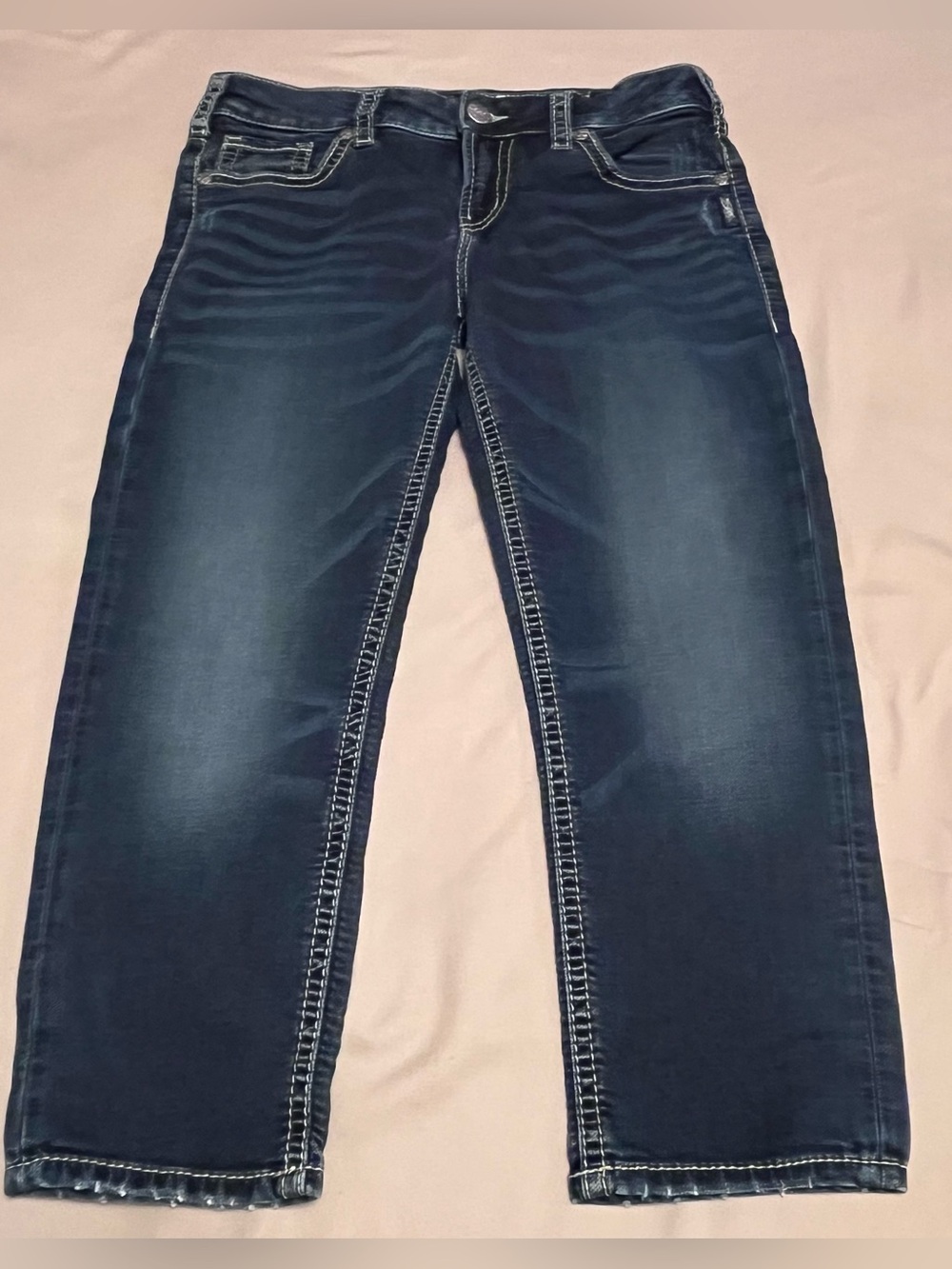 Silver Jeans Woman’s Distressed Straight Leg Suki Mid-Rise Capri